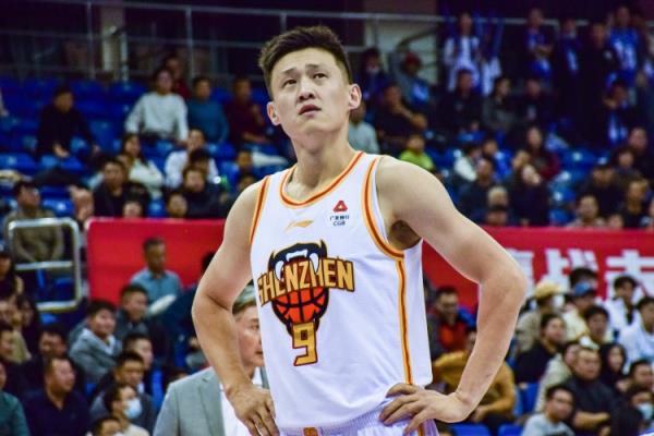 教練教你打籃球！周鵬13中10砍24分&生涯總得分升歷史第十三！